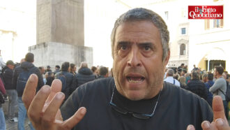 Copertina di Agricoltori in piazza Montecitorio: “Meloni e Salvini? Qui li abbiamo votati tutti, i video sulle accise ce li ricordiamo. Ma trovano 13 miliardi per le armi e di noi non si occupano”