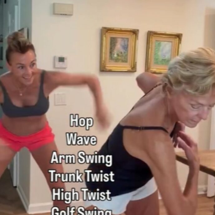 “Mia madre ha 83 anni ma io e lei ci alleniamo insieme. Sviluppare i muscoli è una delle migliori forme di protezione che abbiamo”: il programma della personal trainer Kate Nolte