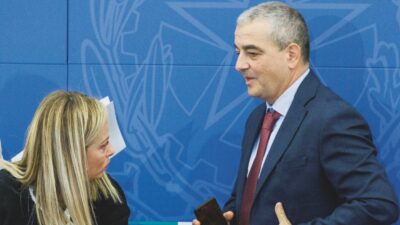Copertina di Una banca e l’aiutino normativo: FdI  vuole arruolare gli artigiani
