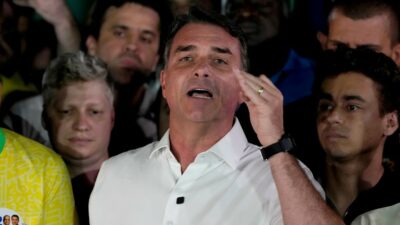 Copertina di Bolsonaro scappa come fece il padre