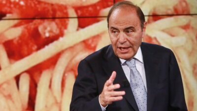 Copertina di Vespa insiste: “I giovani  siano più preparati”