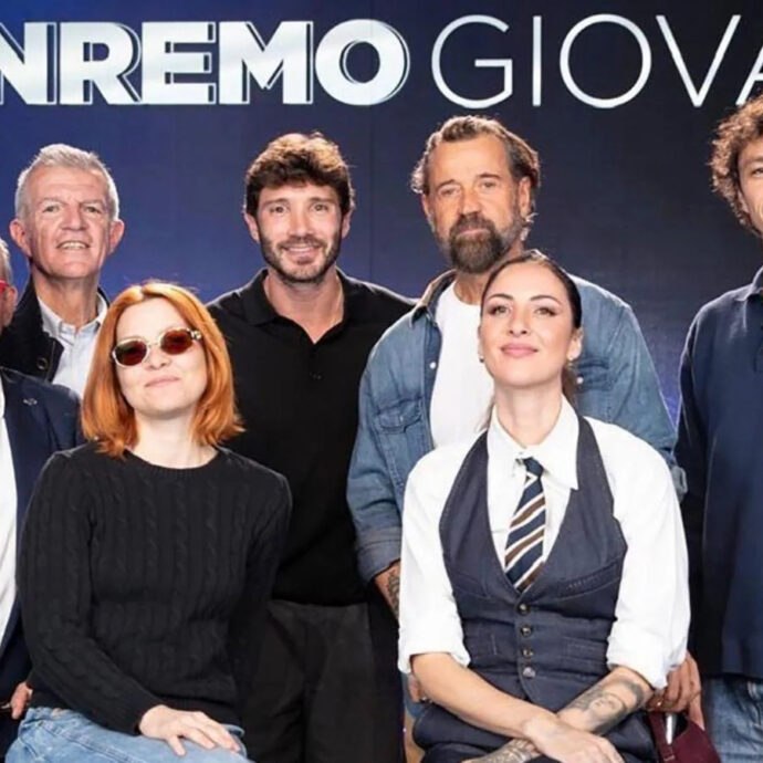Sanremo Giovani 2026, il cerchio si stringe. Ecco i 15 promossi: tra X Factor e Amici spuntano gli outsider. Alla Finale di Rai Uno arriveranno in sei