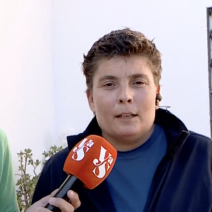 “Vivo con 700 euro al mese e faccio fatica, ora basta”: Vicky a 40 anni scopre che lo “zio” era suo padre, vuole una parte dell’eredità milionaria e un assegno mensile