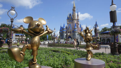 Copertina di “Ho mollato la Chiesa e quello che avevo per diventare autista dei bus di Walt Disney World. Non è prestigioso, ma finalmente sono felice”: la storia di Michael Bowen
