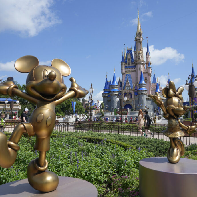 “Ho mollato la Chiesa e quello che avevo per diventare autista dei bus di Walt Disney World. Non è prestigioso, ma finalmente sono felice”: la storia di Michael Bowen