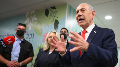 Copertina di Lo scrutinio in diretta. Netanyahu in vantaggio su Eisenkot: “Formeremo ampio governo di destra nazionale”. Exploit dei partiti arabi
