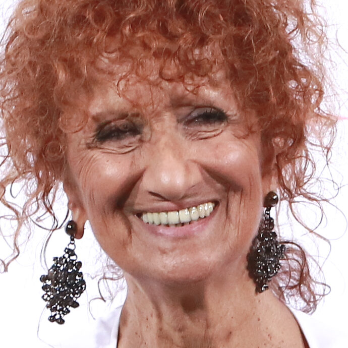 “Stanno a morì tutti e mi fanno un sacco di proposte lavorative bellissime. Al Pacino sceglierà tra me e una di 20 anni meno. Dopo il ruolo della signorina Silvani mi proponevano solo zozzerie inaudite”: parla Anna Mazzamauro