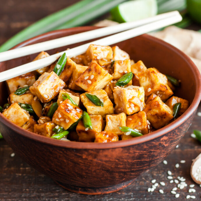 Il tofu batte carne e formaggi: è al primo posto nella classifica di Cambridge delle migliori fonti proteiche. Pollo solo settimo, tonno ottavo e cheddar ultimo: ecco perché