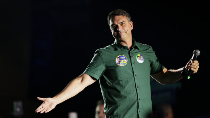 Bolsonaro Jr fuggito in Usa, il “piano B” era già pronto: “Abbattere Lula dall’esterno in caso di sconfitta alle urne”