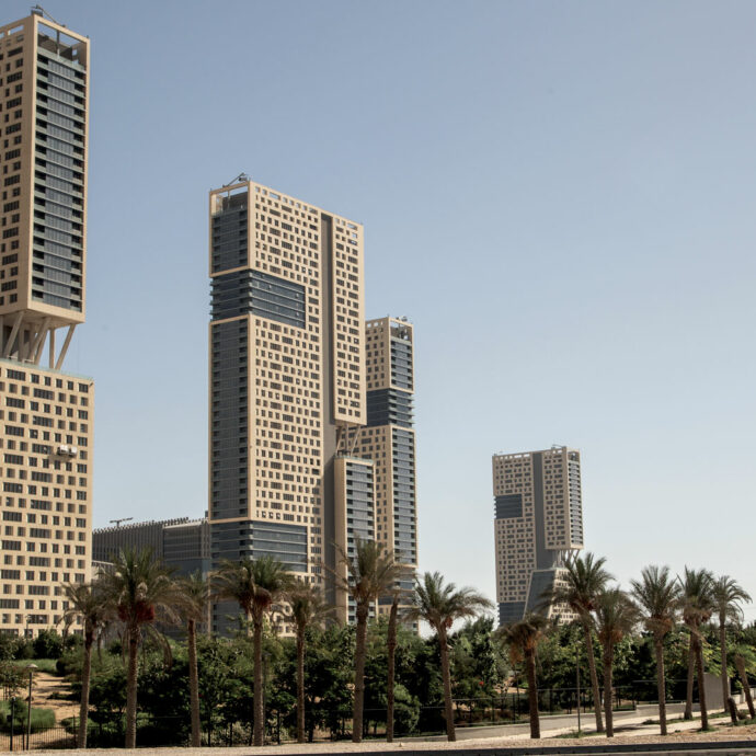 Grattacieli e grandi opere: il Cairo quasi come Dubai. Solo che ci sono anche i poveri