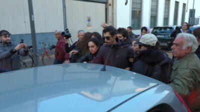 Copertina di Youssef Siher lascia il carcere di San Vittore “protetto” dai sostenitori: gli applausi al 30enne – Video