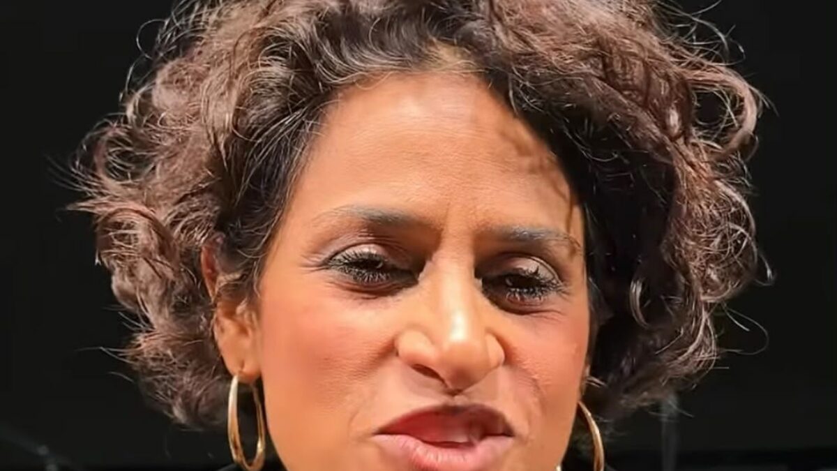“Amici? Non si sputa mai nel piatto dove si è mangiato. Mio padre è morto in un’incidente stradale, e mia madre malata di poliomielite da sempre”: così Karima, ex finalista del programma di Maria De Filippi
