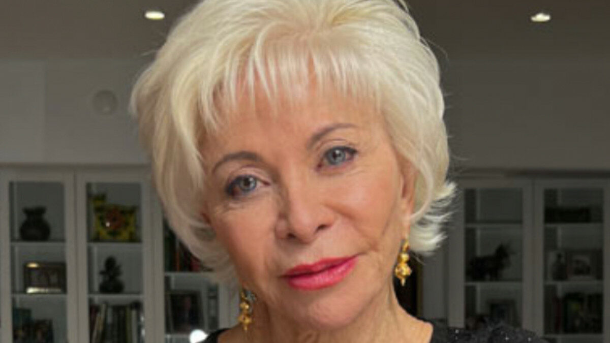 “Ho sognato Antonio Banderas, era nudo su una tortilla messicana, con guacamole e salsa, lo arrotolavo e lo mangiavo. L’amore? Muore, senza alcun motivo”: Isabel Allende si racconta