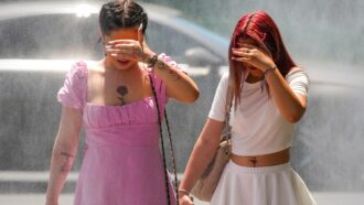 Copertina di Crisi climatica, 3 milioni di vittime in otto anni solo per il caldo estremo. L’allarme di Lancet: “Si dichiari l’emergenza sanitaria”