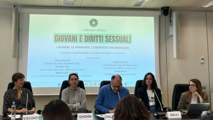 Studio Ipsos, il 71% dei giovani vuole l’educazione sessuale a scuola. E uno su tre si informa con la pornografia