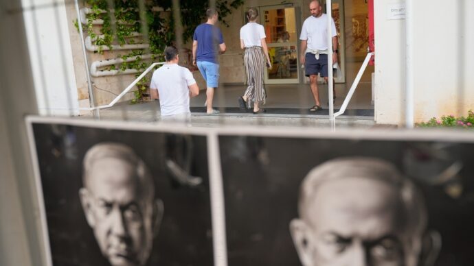 Elezioni in Israele, Netanyahu in vantaggio su Eisenkot a oltre metà scrutinio: “Formeremo ampio governo di destra nazionale”