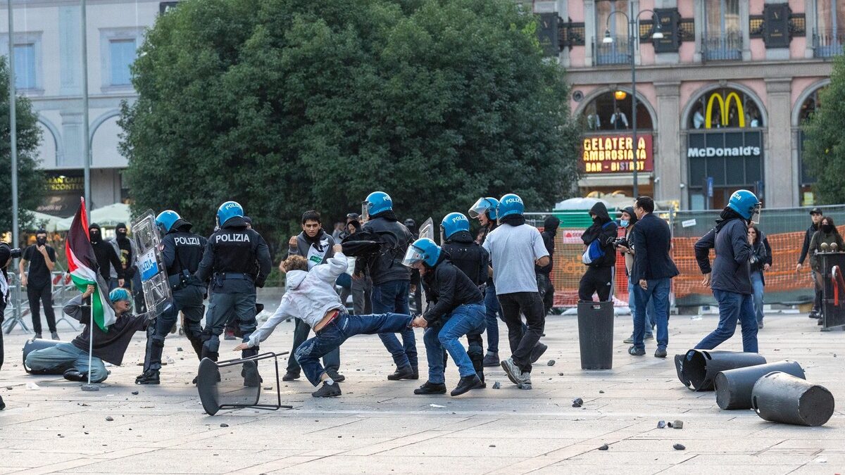 il garante della privacy blocca servizi televisivi e articoli sull821711enne coinvolto negli scontri a milano riservatezza del minore va rispettata da Ilfattoquotidiano.it il garante della privacy blocca servizi televisivi e articoli sull821711enne coinvolto negli scontri a milano riservatezza del minore va rispettata