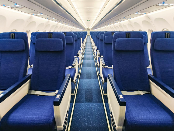 Il volo low cost da record tra Amsterdam e Mumbai: quasi 10 ore su un aereo da tratte brevi, senza sedili reclinabili e con 4 bagni per 195 passeggeri. Il prezzo? 478 euro andata e ritorno