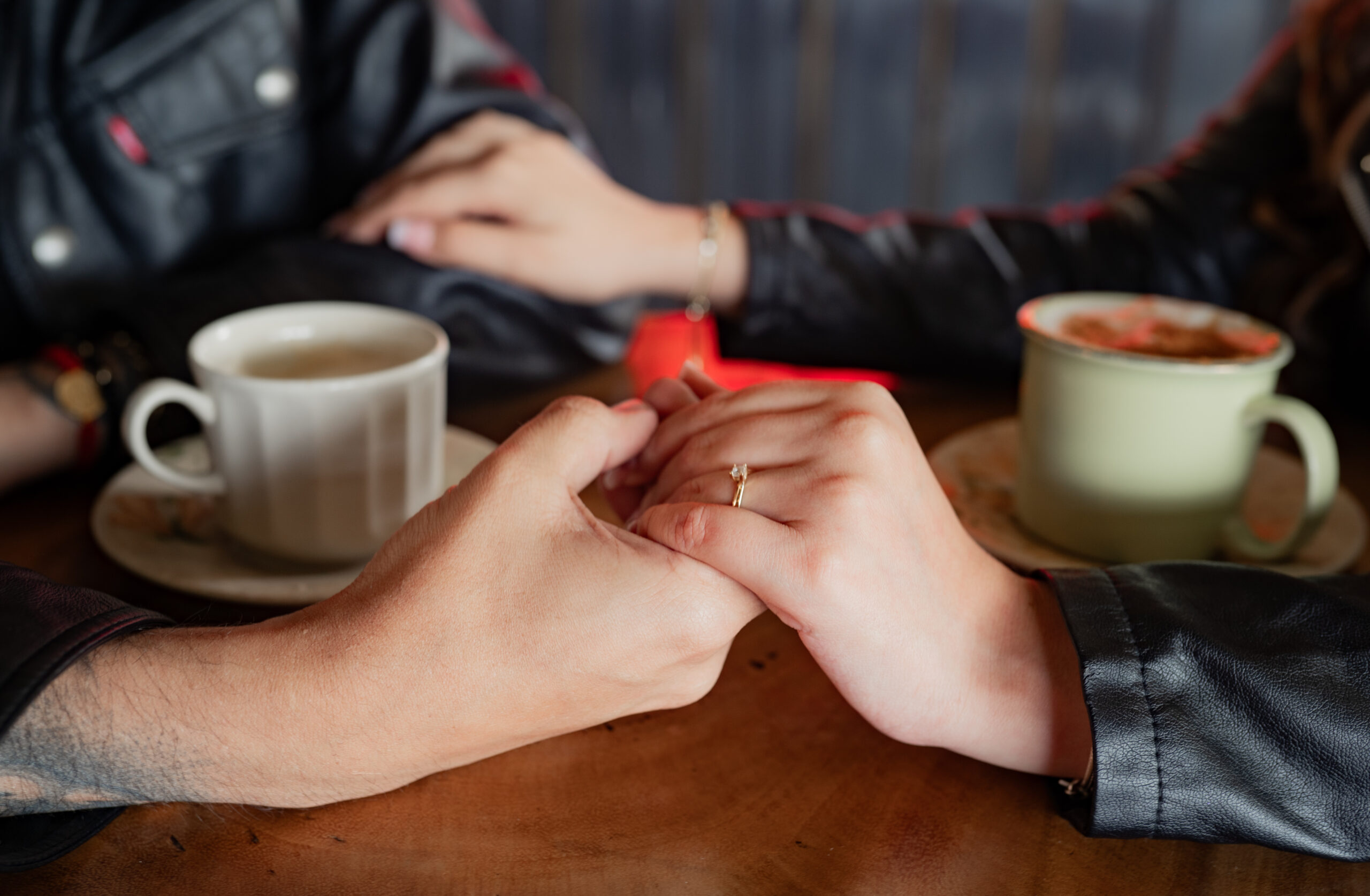Ghosting, benching, situationship: perché le relazioni sentimentali sono diventate così complicate? La psicoterapeuta avverte: “Si spendono troppe energie a decifrare l’altro”