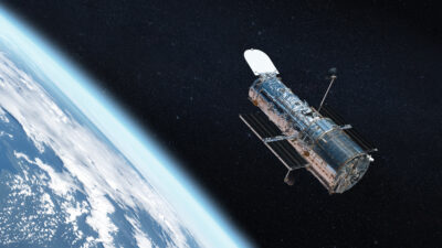 Copertina di “La sonda ha iniziato a ruotare come una trottola impazzita, si è sfiorato il disastro”: il telescopio Swift precipita verso la Terra, fallisce la missione disperata della Nasa. Lo speciale di Bignami su Focus