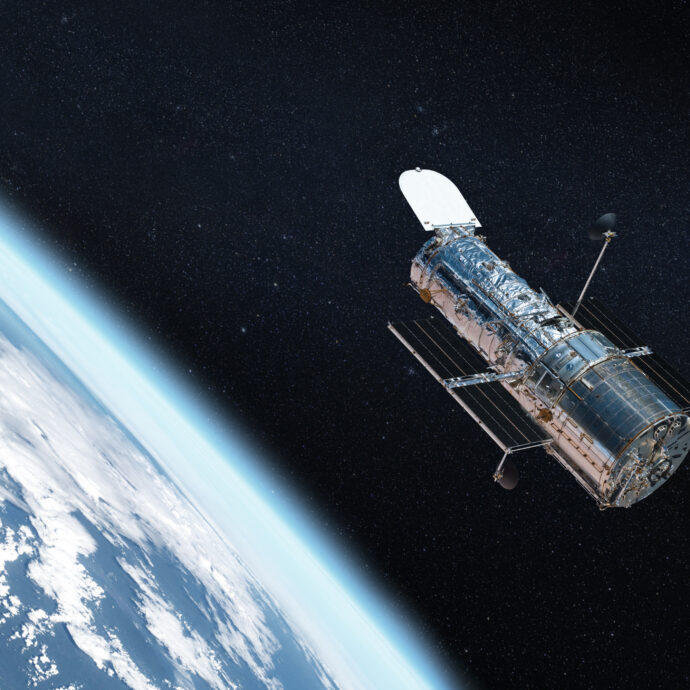 “La sonda ha iniziato a ruotare come una trottola impazzita, si è sfiorato il disastro”: il telescopio Swift precipita verso la Terra, fallisce la missione disperata della Nasa. Lo speciale di Bignami su Focus