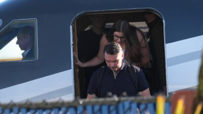 Copertina di Bolsonaro jr rompe il silenzio dagli Usa: “Sono io il vero presidente, presto mobilitazioni in tutto il Brasile”