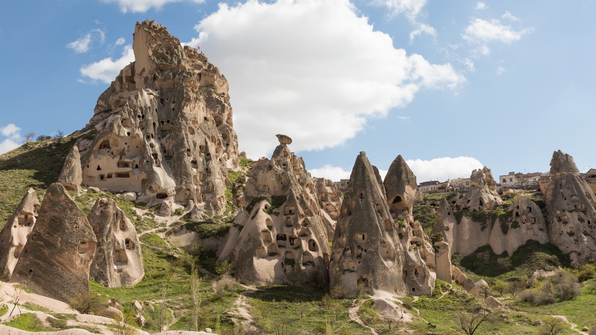 turchia crolla un camino delle fate in cappadocia due morti la frana provocata da forti piogge da Ilfattoquotidiano.it turchia crolla un camino delle fate in cappadocia due morti la frana provocata da forti piogge
