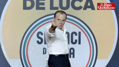 Copertina di Cateno De Luca approda nel centrodestra. L’esordio a Roma con La Russa e ministri: “Chiamatemi Ulisse. Puntiamo al 3%”. E profetizza: “Voto il 9 e 10 maggio”