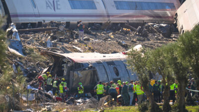 Copertina di Studente di Foggia esce illeso dal disastro ferroviario in Spagna e rimane per prestare soccorso