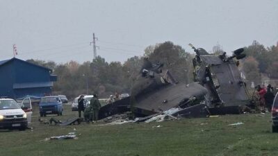 Copertina di Un elicottero militare italiano è precipitato in Bosnia: “Tre morti e 12 feriti”. La difesa: “Verifiche in corso”