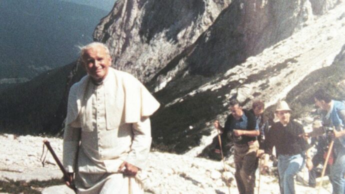 Tra cortigiane, sciatori e anguille: anche i Papi si godono le vacanze