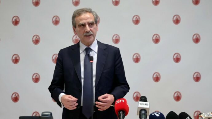 No dei soci a Lovaglio, Intesa avrà Mps. Resta l’ostacolo Antitrust per Generali