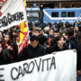 Copertina di Verso lo sciopero del 30 ottobre, le voci: “Stanchi di stage a 500 euro al mese”. “Quando neanche con doppi turni e straordinari arrivi a fine mese non puoi stare a guardare”