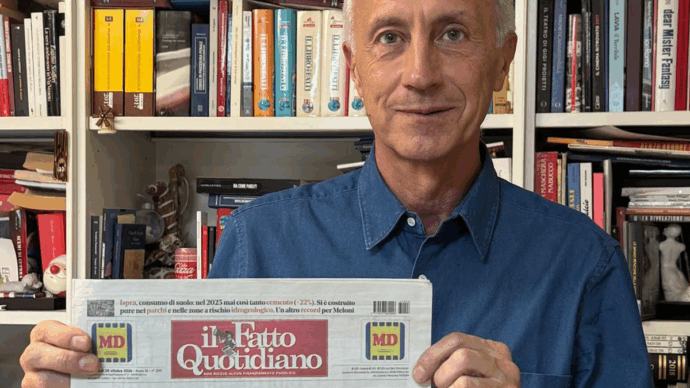 “Il Fatto non è in vendita, solo i nostri lettori possono comprarci!”. Scatta una foto con il giornale e inviacela