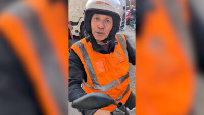 Copertina di Il rider di Just eat in corteo a Roma: “Rimborso chilometrico? L’hanno aumentato di 1 centesimo. Uno schiaffo alla mia dignità”
