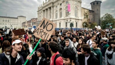 Copertina di Contro caro-vita, riarmo e governo:  oltre un milione nelle piazze d’Italia