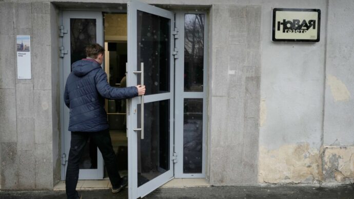 Novaya Gazeta chiude in Russia: “Siamo stati uccisi da autorità di Mosca e servizi segreti”
