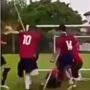 Copertina di Spinte, cazzotti e stampelle che volano: il torneo per calciatori amputati finisce in rissa dopo i rigori | Video