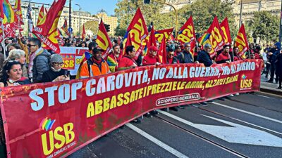 Copertina di Sciopero generale: cortei di studenti e lavoratori in tutta Italia. Già in centinaia a Milano, Roma, Napoli e Torino - Gli aggiornamenti dalle città