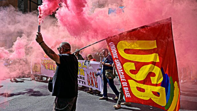 Sciopero generale in Italia, da Milano a Roma i cortei contro il carovita e il riarmo. Manifestazioni in oltre 50 città