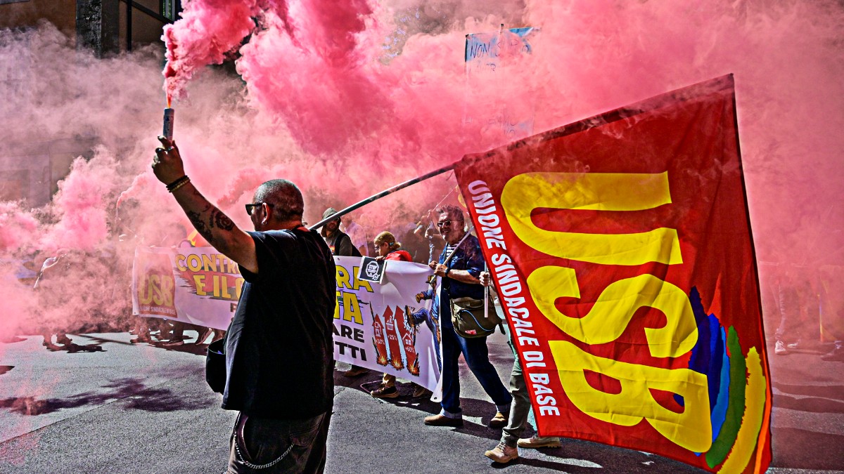 sciopero generale in italia da milano a roma i cortei contro il carovita e il riarmo manifestazioni in oltre 50 citt224 da Ilfattoquotidiano.it sciopero generale in italia da milano a roma i cortei contro il carovita e il riarmo manifestazioni in oltre 50 citt224