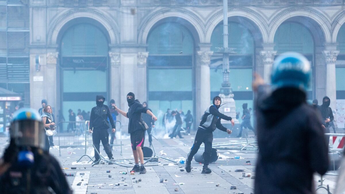 cortei sessanta perquisizioni in 23 citt224 contro soggetti che hanno incitato a compiere violenze nelle manifestazioni da Ilfattoquotidiano.it cortei sessanta perquisizioni in 23 citt224 contro soggetti che hanno incitato a compiere violenze nelle manifestazioni