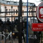 Copertina di Polonia, manifestanti davanti la sede della Corte costituzionale dopo la sospensione del presidente ordinata dal governo Tusk